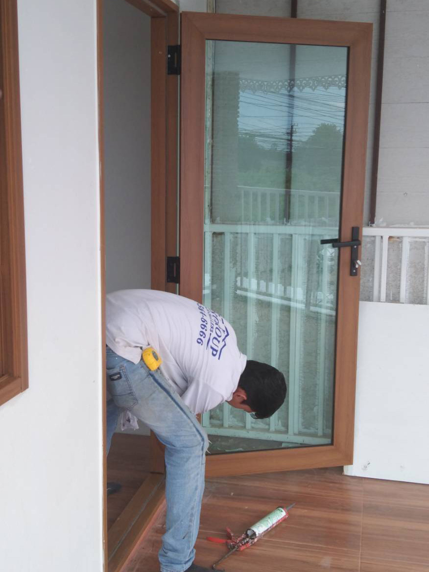 18 - https://denkitaluminium.com | เด่นกิจอลูมิเนียม - บริการติดตั้งและซ่อมกระจกอลูมิเนียมครบวงจร 24 ชม. ด้วยทีมช่างคุณภาพ ราคาเป็นธรรม รับประกันงาน 10 ปี พร้อมประเมินราคาฟรี