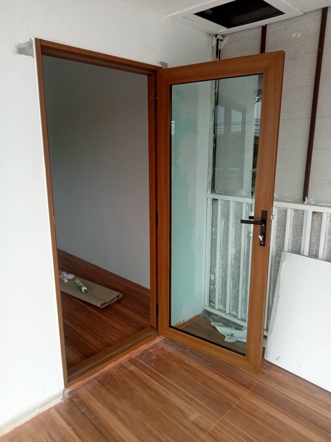 4 - https://denkitaluminium.com | เด่นกิจอลูมิเนียม - บริการติดตั้งและซ่อมกระจกอลูมิเนียมครบวงจร 24 ชม. ด้วยทีมช่างคุณภาพ ราคาเป็นธรรม รับประกันงาน 10 ปี พร้อมประเมินราคาฟรี